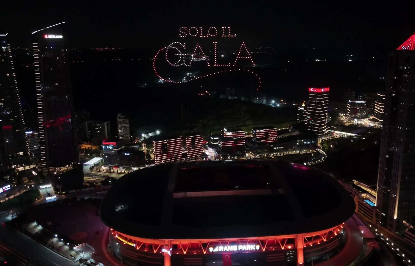 İstanbul’da drone gösterisi: Galatasaray Rafael Leão’yu karşılıyor, 2026