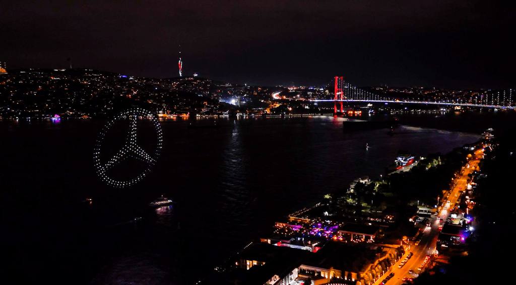 Mercedes-Benz için Boğaz’da drone gösterisi, İstanbul, 2025